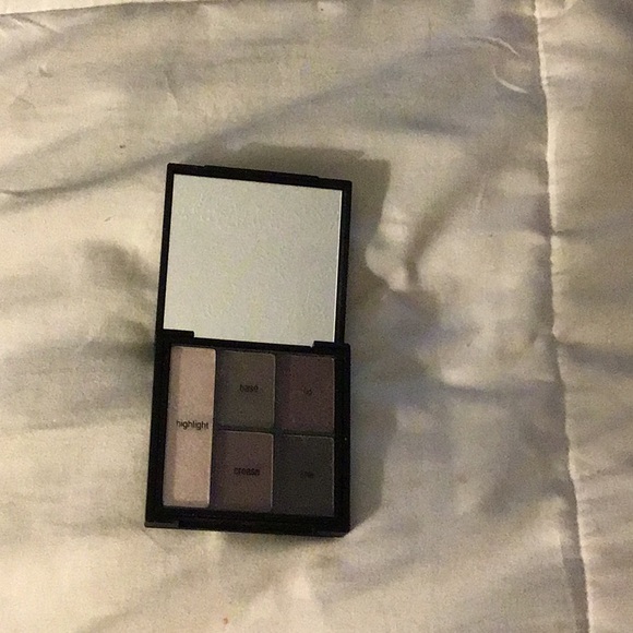 Elf small eye shadow pallet - Picture 2 of 2